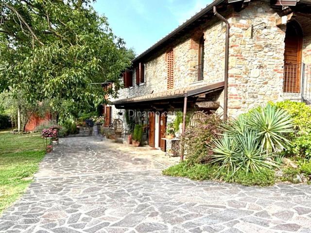 Proprietà rustica in vendita di 250 m² in Via le Rose
