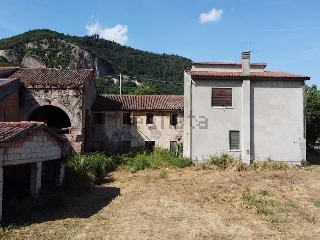 Proprietà rustica in vendita di 250 m² in Via Montericco