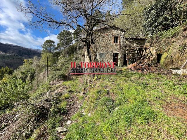 Proprietà rustica in vendita di 258 m² in Via del Castello