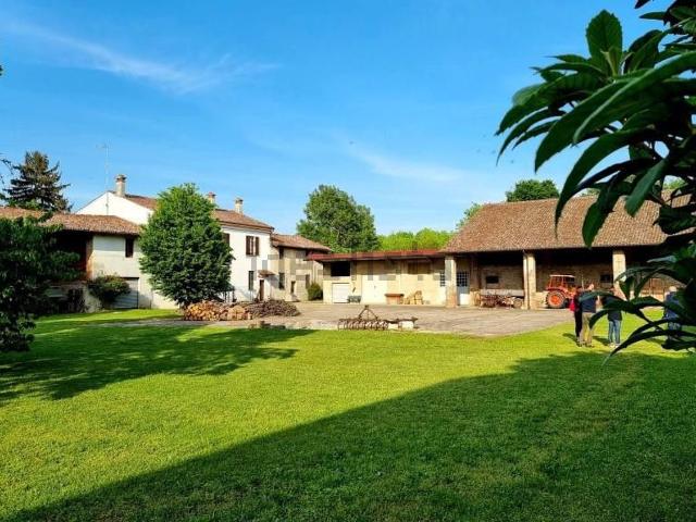 Proprietà rustica in vendita di 289 m² in Via Biraga