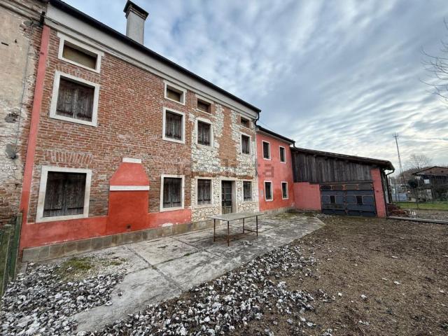 Proprietà rustica in vendita di 200 m² in Via Battisti