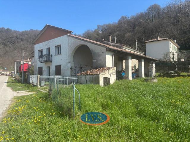 Proprietà rustica in vendita di 200 m² in Via Cẚ Mariani