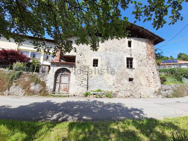 Proprietà rustica in vendita di 225 m² in Frazione Lovario