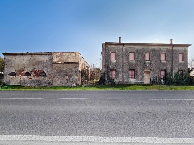 Rustici e casali in vendita di 235 m² in Strada Guasto, 10