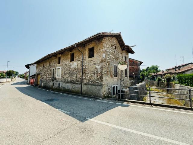 Proprietà rustica in vendita di 370 m² in Via Iᴼ Maggio