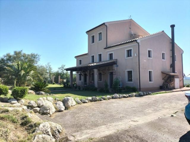 Proprietà rustica in vendita di 370 m² in Via Serra, 50