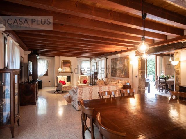 Proprietà rustica in vendita di 381 m² in Via Farra, 31