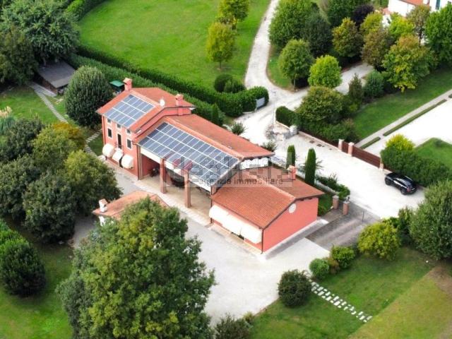 Proprietà rustica in vendita di 396 m² in Via Roma