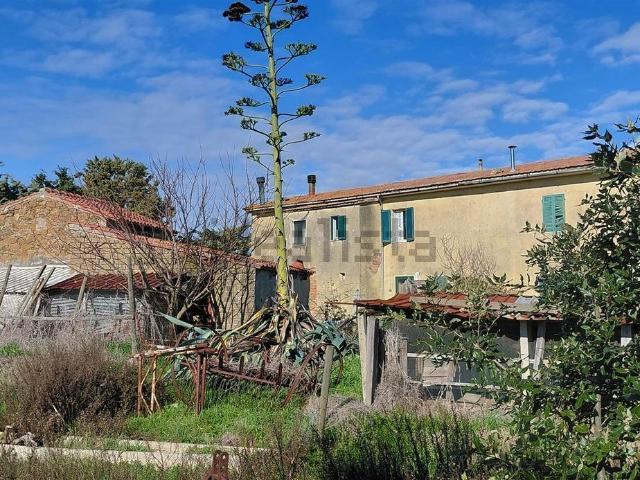 Proprietà rustica in vendita di 300 m² in Strada Comunale della Fattoria, 226