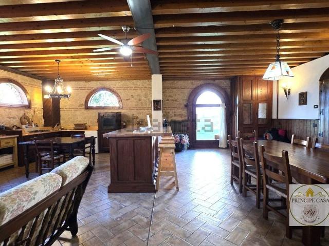 Proprietà rustica in vendita di 315 m² in Via Roma