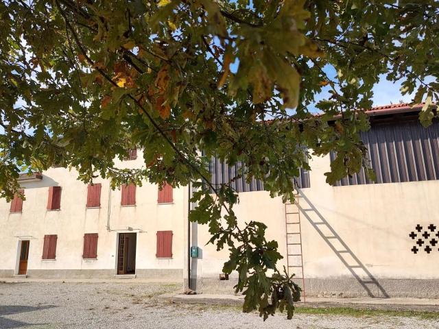 Proprietà rustica in vendita di 320 m² in Via Campeio