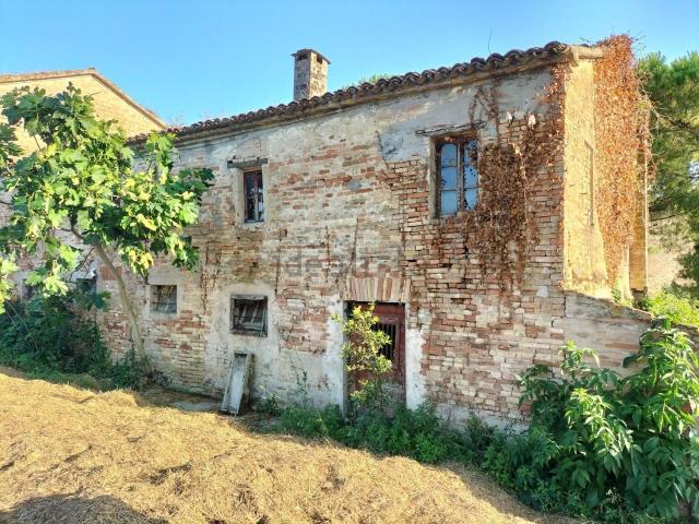 Proprietà rustica in vendita di 320 m² in Via Colle San Biagio, 13