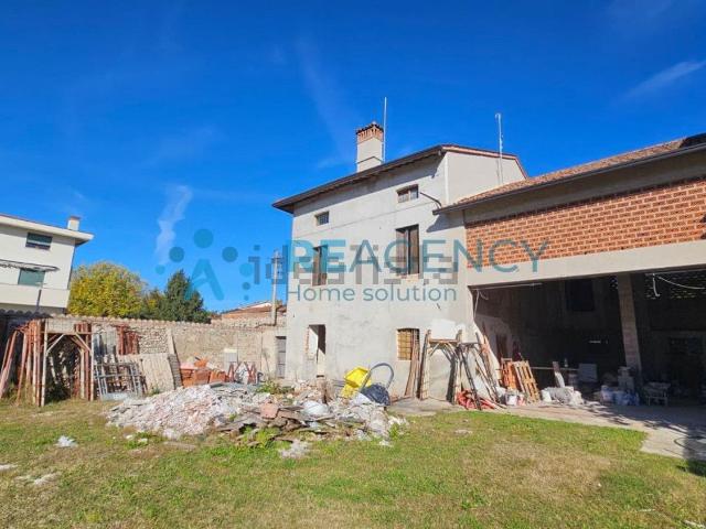 Proprietà rustica in vendita di 440 m² in Via G. G. Trissino