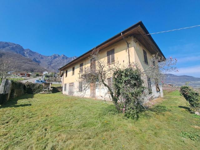 Proprietà rustica in vendita di 444 m² in Via Colombero