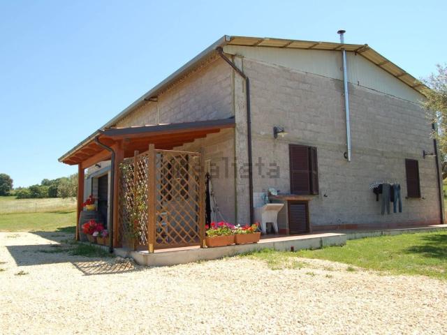 Proprietà rustica in vendita di 455 m² in Località Montebello