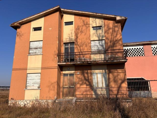 Proprietà rustica in vendita di 465 m² in Strada Bresciana, 30