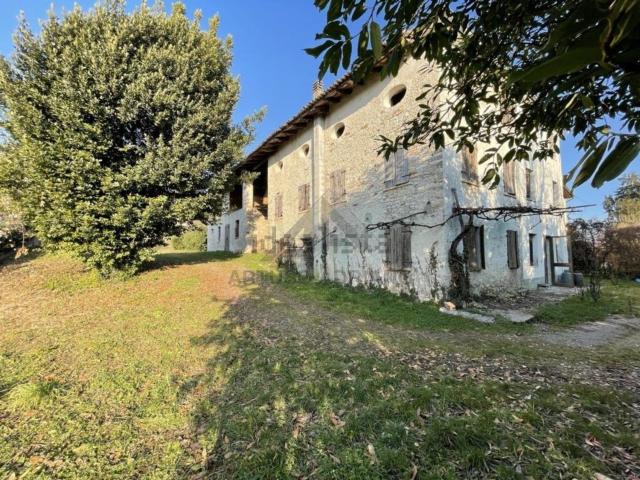 Proprietà rustica in vendita di 473 m² in Via San Pio X