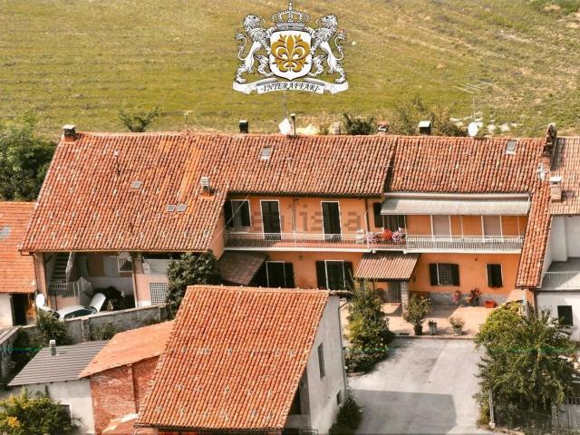 Proprietà rustica in vendita di 435 m² in Via Langhe, 82
