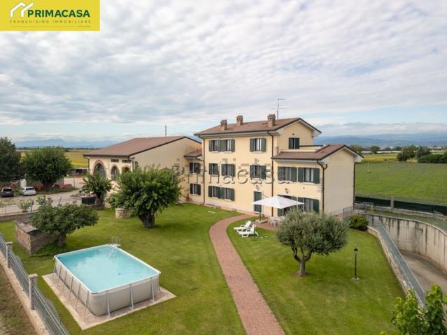 Proprietà rustica in vendita di 545 m² in Via Piave