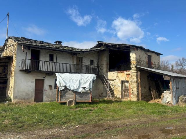 Rustici e casali in vendita di 653 m² in Via San Maurizio, 8
