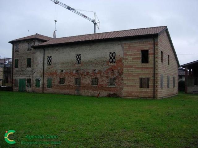 Proprietà rustica in vendita di 681 m² in Via Monte Cervino