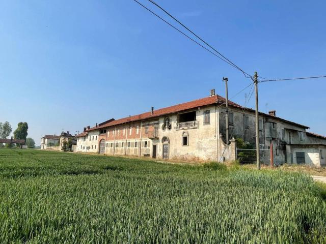 Rustici e casali in vendita di 699 m² in Via Vernea Piccola