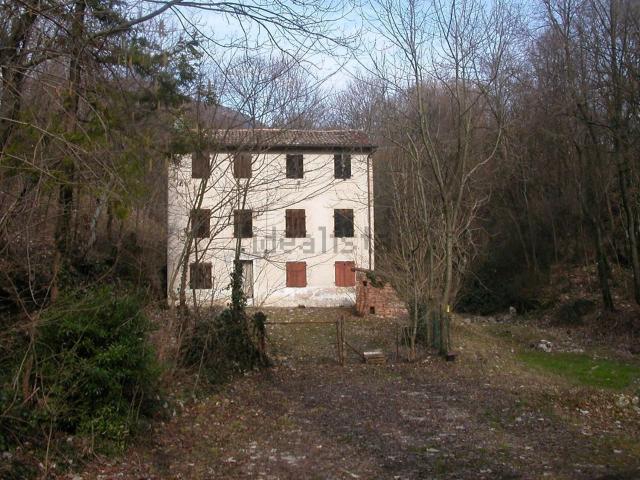 Proprietà rustica in vendita di 630 m² in Via Toscana