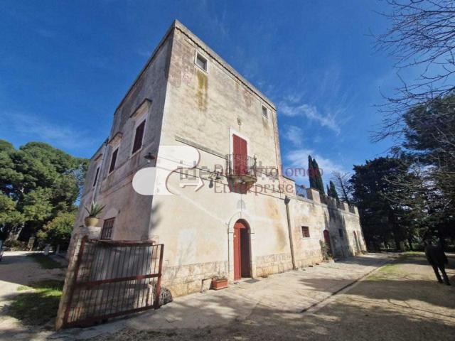 Rustici e casali in vendita di 750 m²