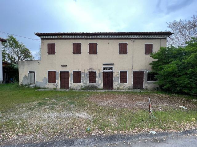 Proprietà rustica in vendita di 700 m² in Via Ponte Tezze