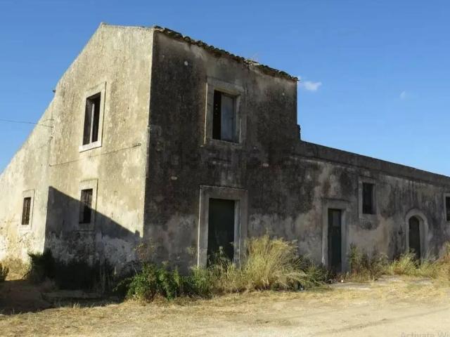 Proprietà rustica in vendita di 850 m² in Via per Floridia