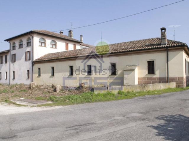 Proprietà rustica in vendita di 950 m² in Via Leonardo da Vinci