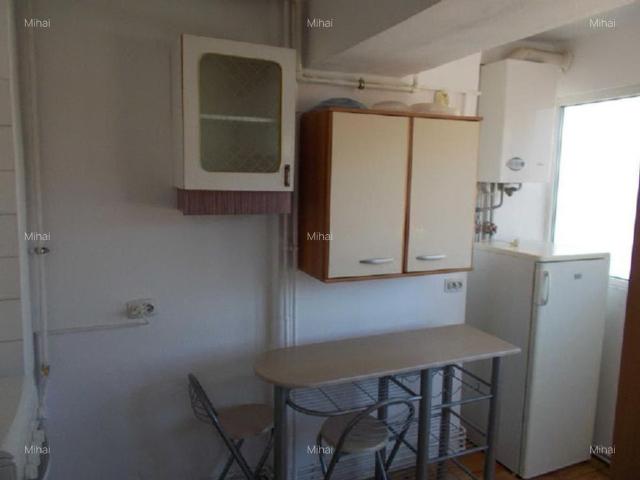Proprietar,ofer garsionera frumoasa, bucatarie mare, contract Anaf 320 euro