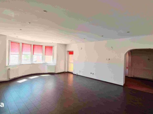PROPRIETAR apartament pretabil birouri,140 mp,etajul 1 vila Bd. Mamaia
