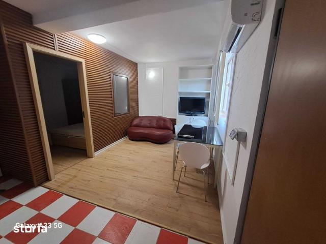 Proprietar inchiriez 2 camere Complex Lunei complet mobilat