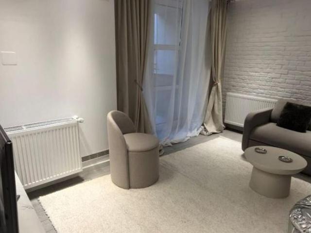 Proprietar, inchiriez ap. 2 camere cu terasa, zona Kiseleff