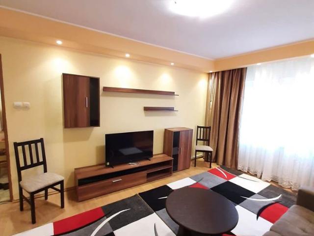 Proprietar inchiriez ap 2 camere Piata Centrala