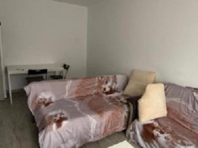 Proprietar închiriez ap 3 cam 500 € 3 min M,piața, școli, parc zona verde