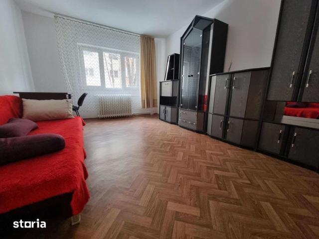 Proprietar inchiriez apartament cu 2 camere decomandat, zona Soarelui
