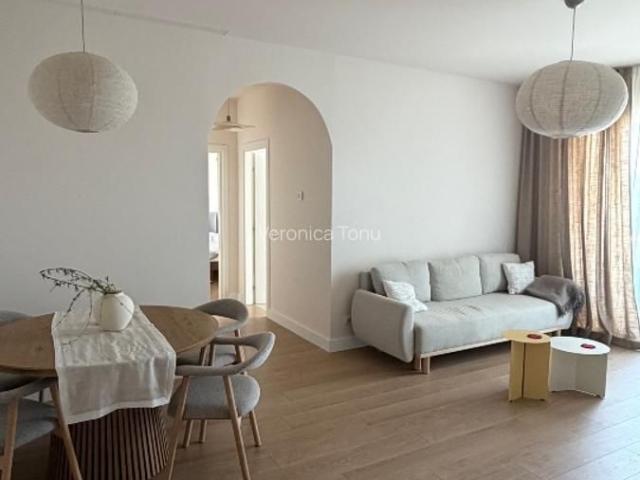 Proprietar — închiriez apartament cu 2 camere, 2 băi, terasă și grădină
