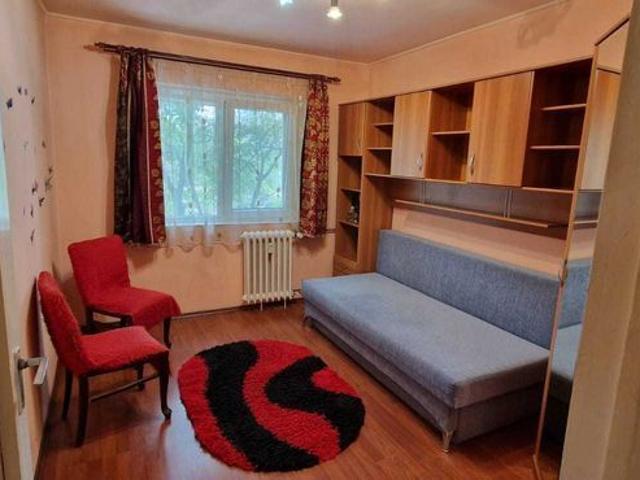 Proprietar inchiriez apartament cu 3 camere, zona piata Rogerius