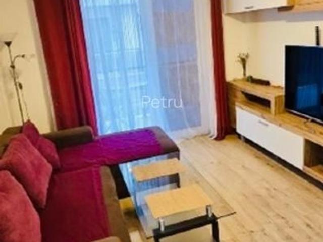 Proprietar inchiriez apartament complet mobilat si utilat, la prima chirie