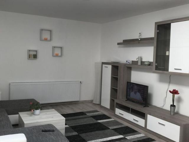 Proprietar închiriez apartament la casă pe strada Mihai Viteazul