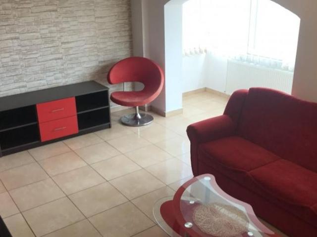 Proprietar, inchiriez apartament la primul etaj
