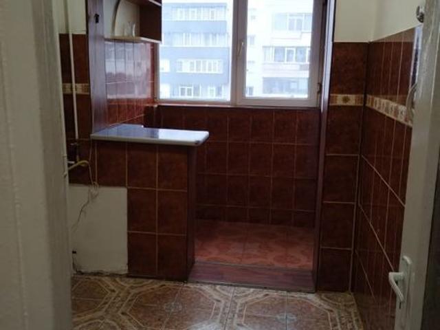 Proprietar inchiriez apartament 1 camera nemobilat