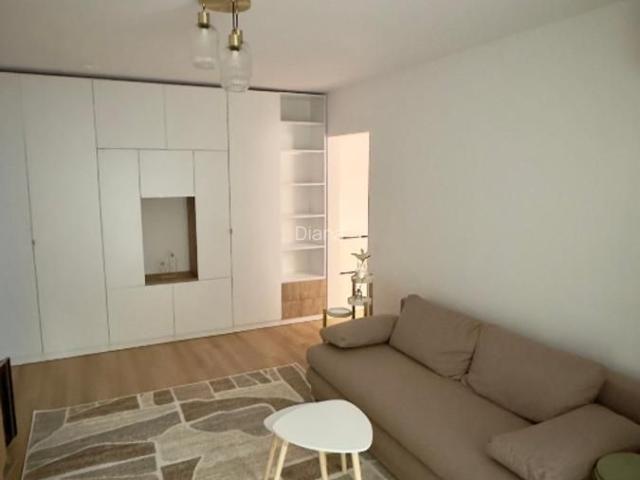 Proprietar inchiriez apartament 2 camere cu gradina