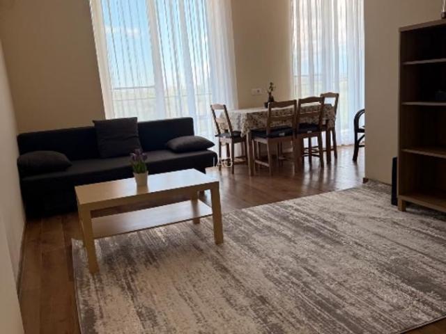 Proprietar, Închiriez apartament 2 camere cu loc de parcare subteran