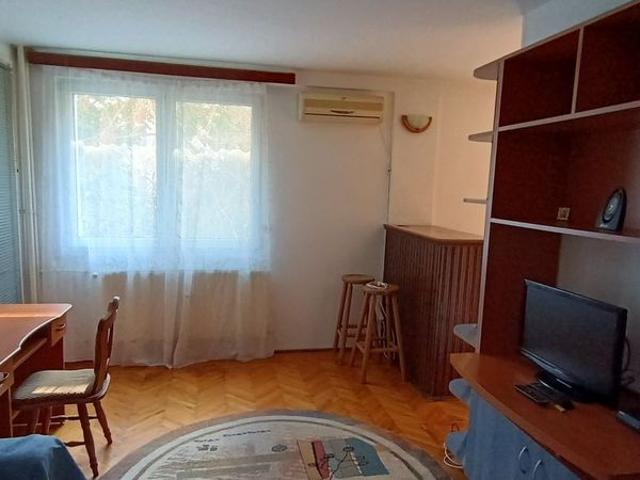Proprietar INCHIRIEZ Apartament 2 camere, decomandat
