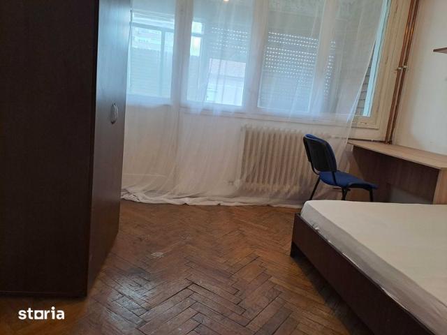 Proprietar inchiriez apartament 2 camere, decomandat, zona centrala