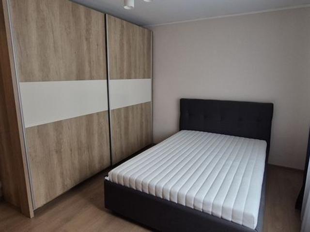 Proprietar, inchiriez apartament 3 camere, central