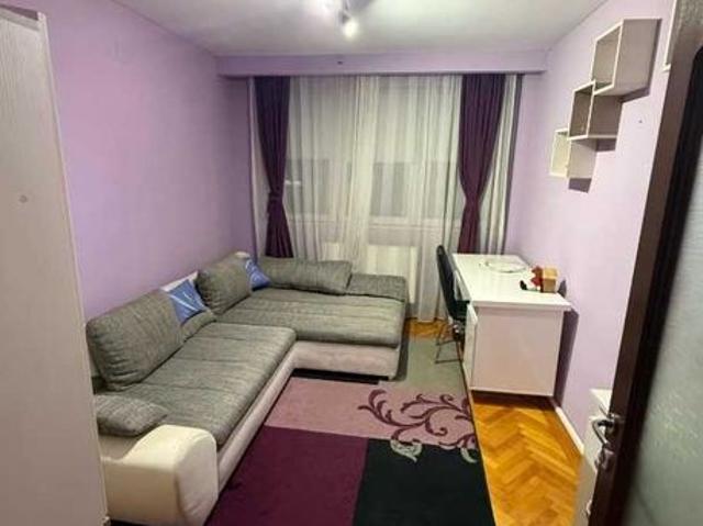 Proprietar, inchiriez apartament 3 camere, decomandat